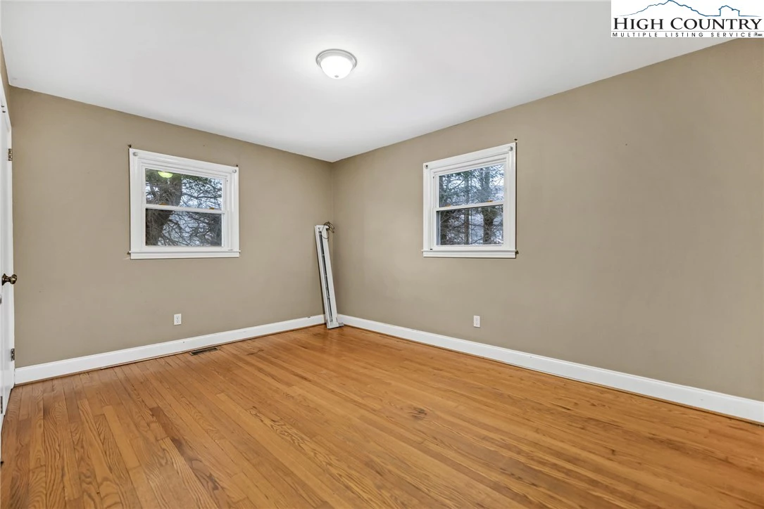 Image number 12 for the current listing