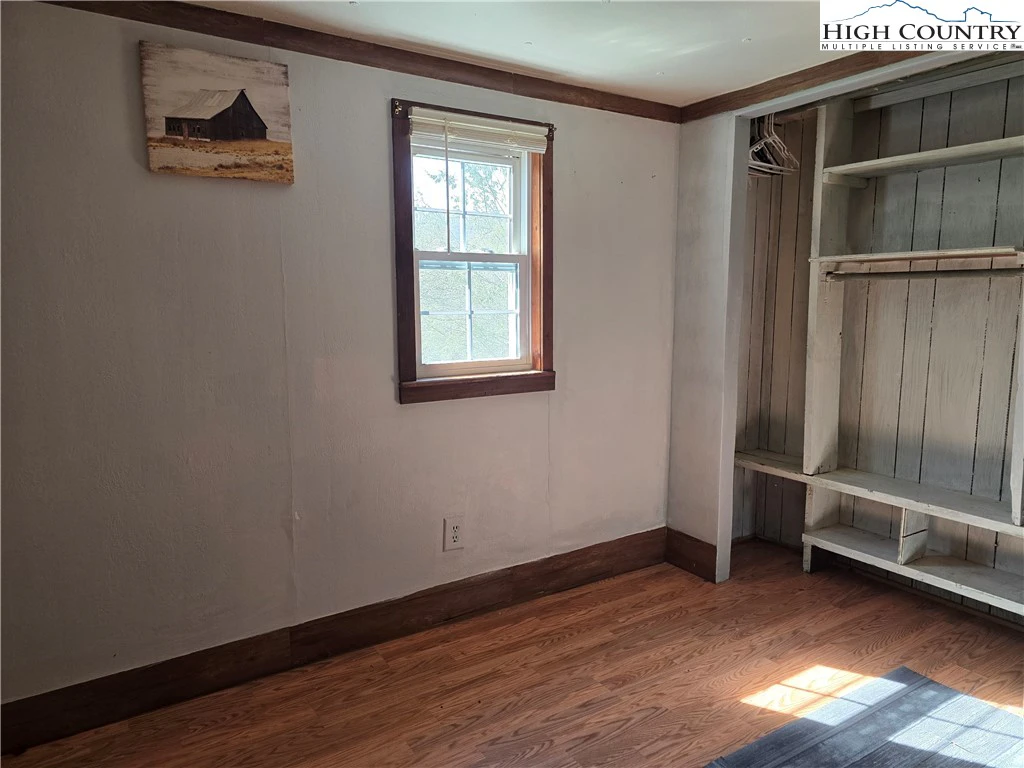 Image number 7 for the current listing