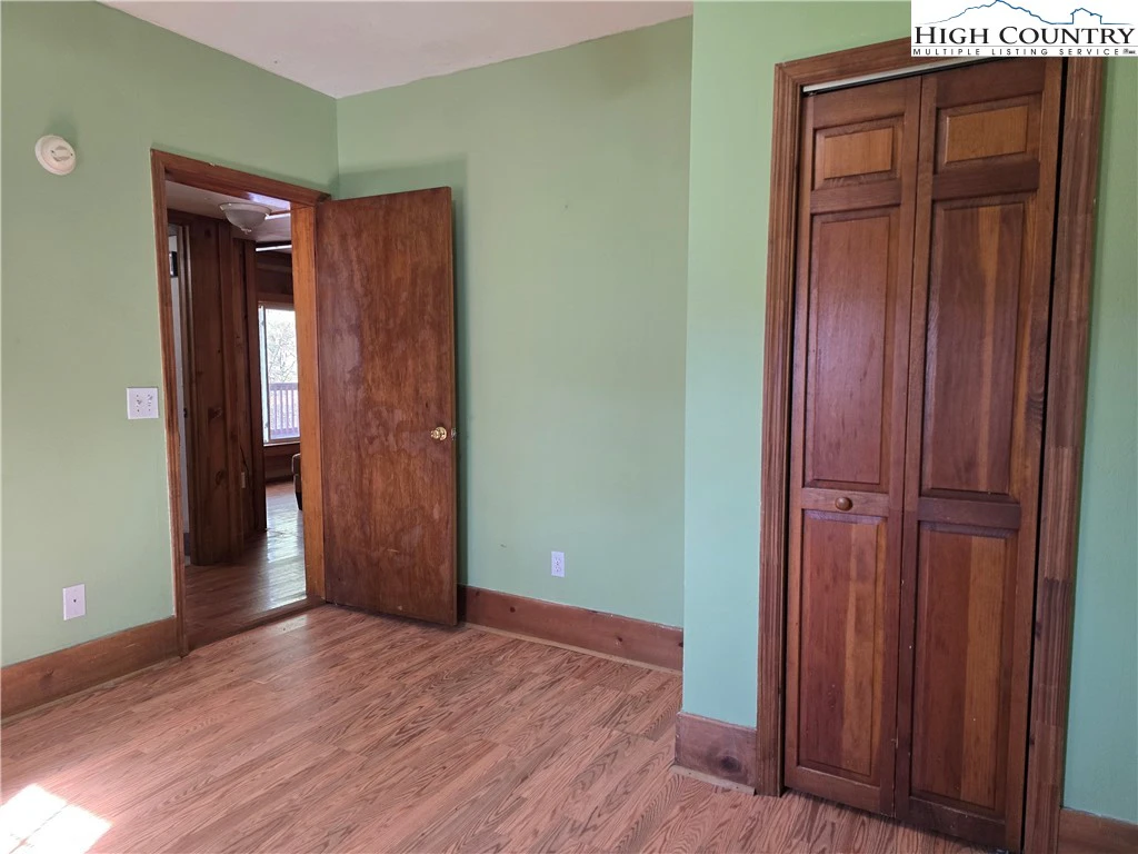 Image number 5 for the current listing