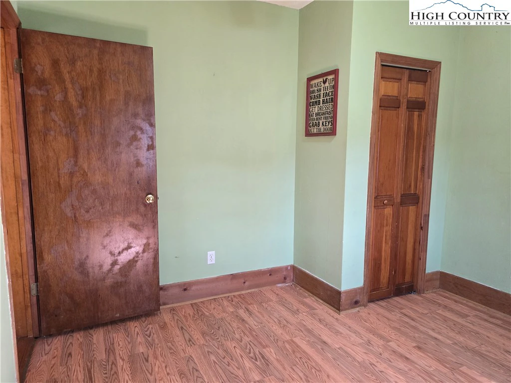 Image number 6 for the current listing