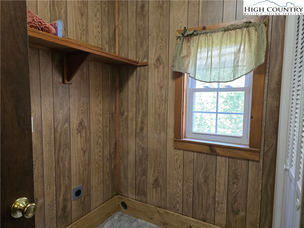 Image number 11 for the current listing