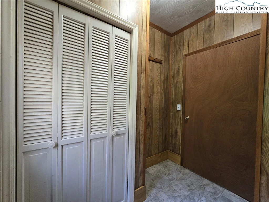 Image number 12 for the current listing