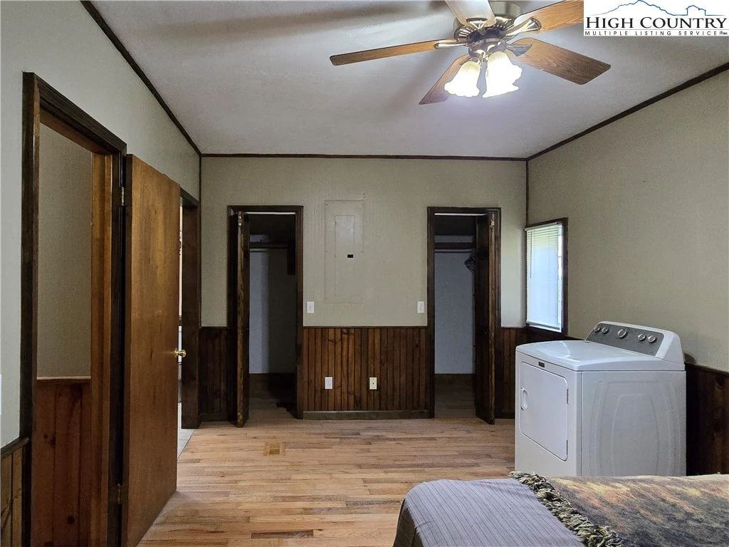 Image number 14 for the current listing