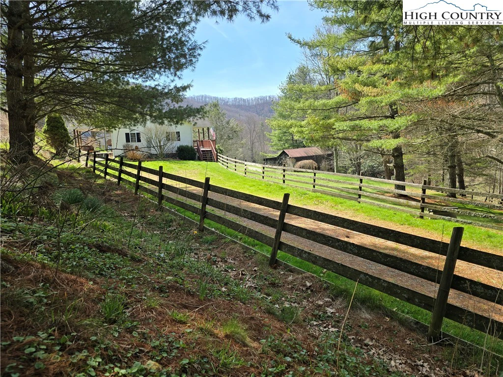 Image number 19 for the current listing