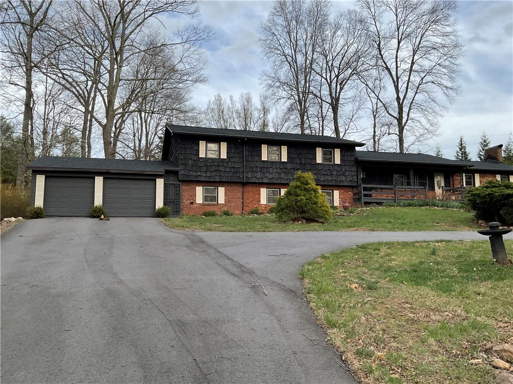 Image number 1 for the current listing