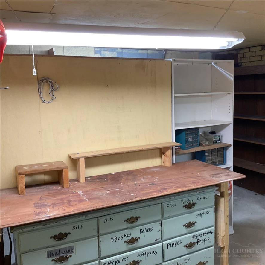 Image number 6 for the current listing
