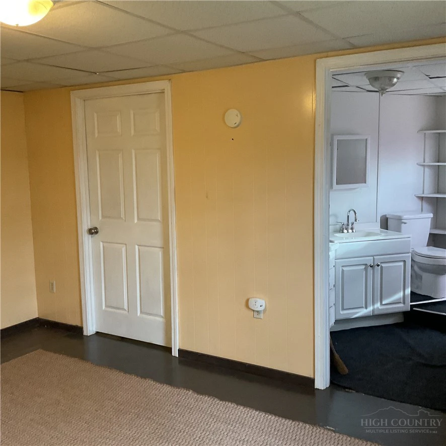 Image number 8 for the current listing