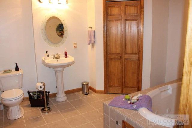 Image number 10 for the current listing