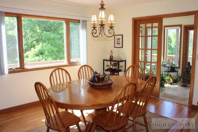 Image number 14 for the current listing