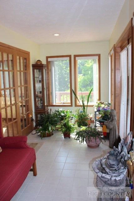 Image number 17 for the current listing