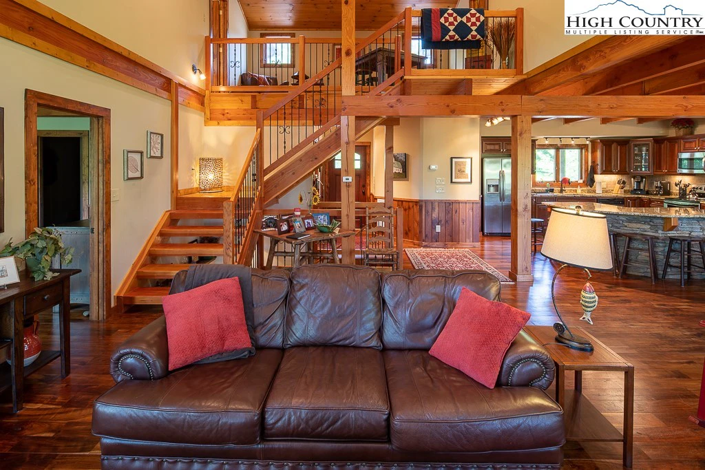 Image number 21 for the current listing