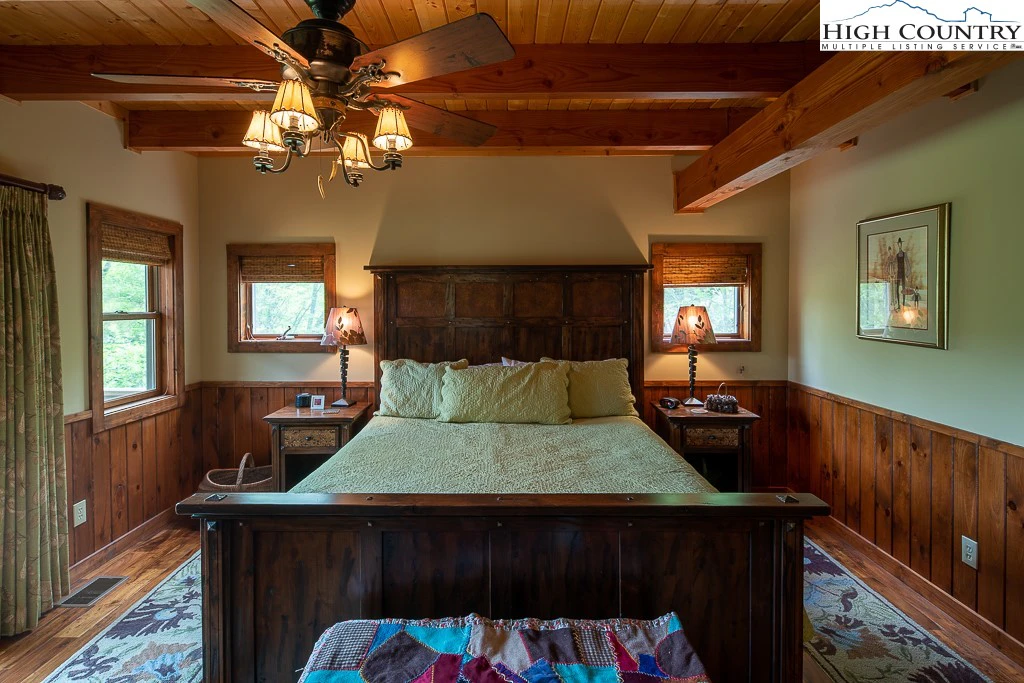 Image number 3 for the current listing