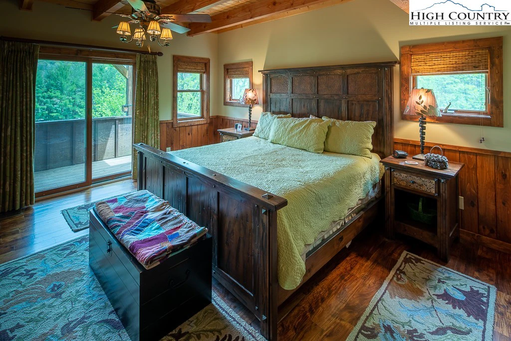 Image number 5 for the current listing