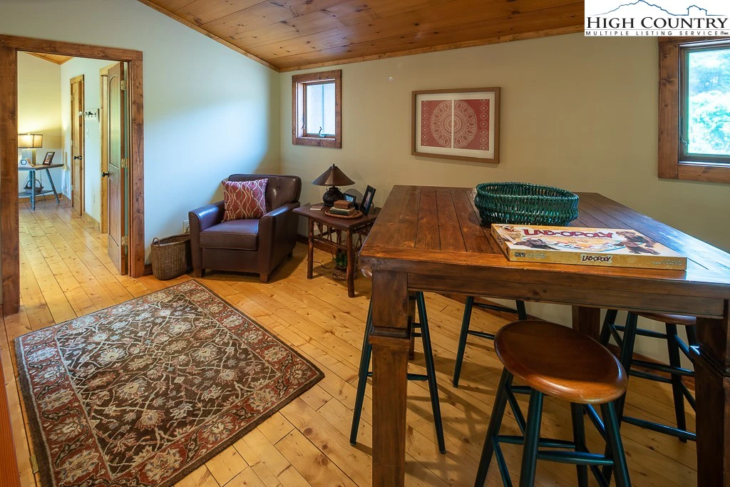 Image number 12 for the current listing
