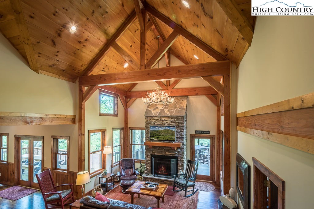 Image number 14 for the current listing