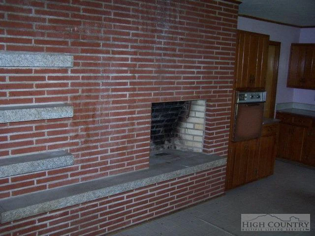Image number 11 for the current listing