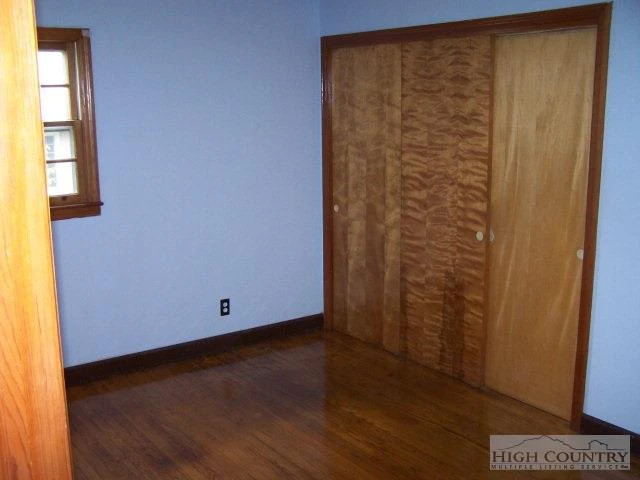 Image number 13 for the current listing