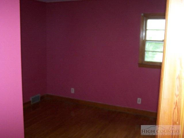 Image number 4 for the current listing
