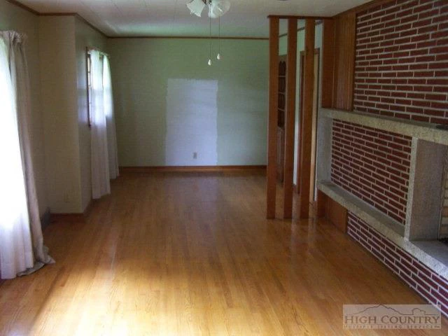 Image number 8 for the current listing