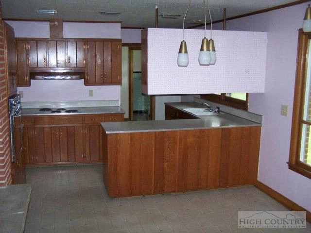 Image number 9 for the current listing