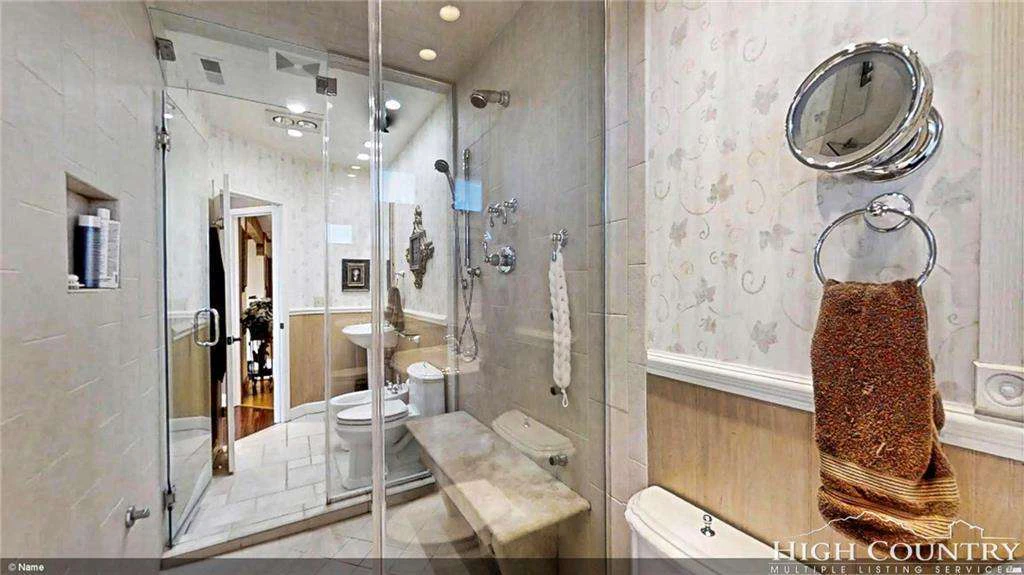 Image number 7 for the current listing