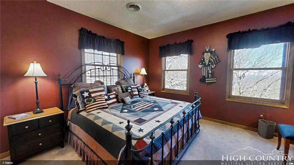 Image number 9 for the current listing