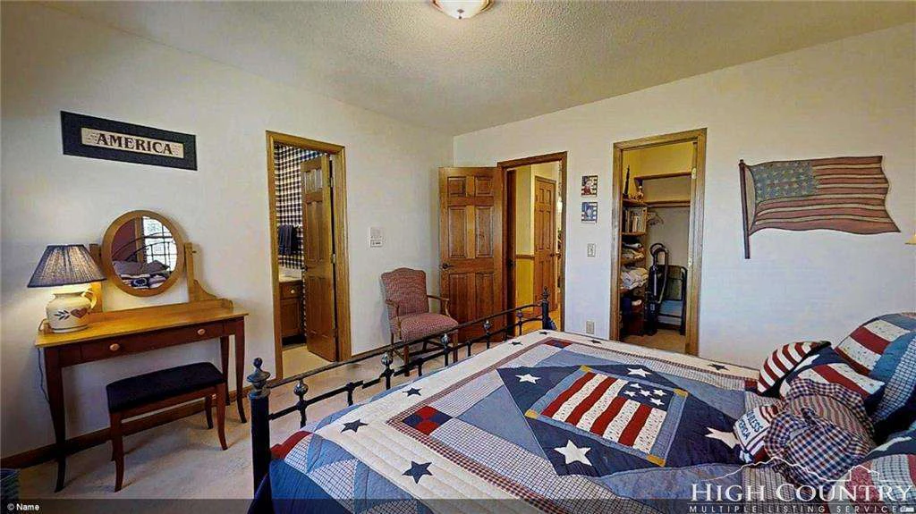 Image number 11 for the current listing