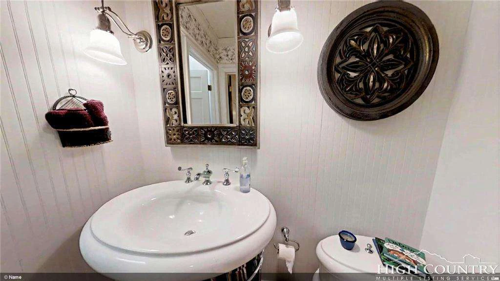 Image number 2 for the current listing