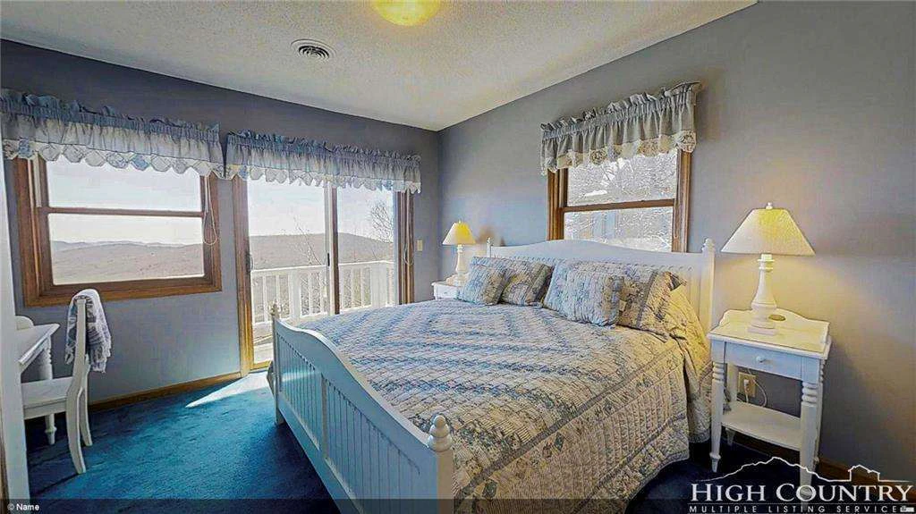 Image number 15 for the current listing