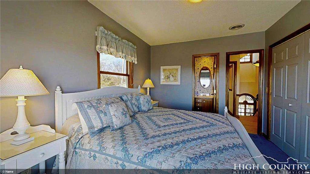 Image number 16 for the current listing