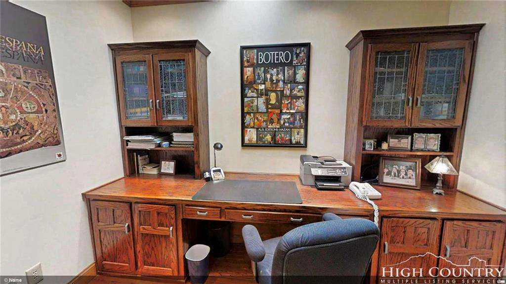 Image number 21 for the current listing