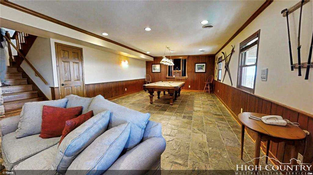 Image number 23 for the current listing