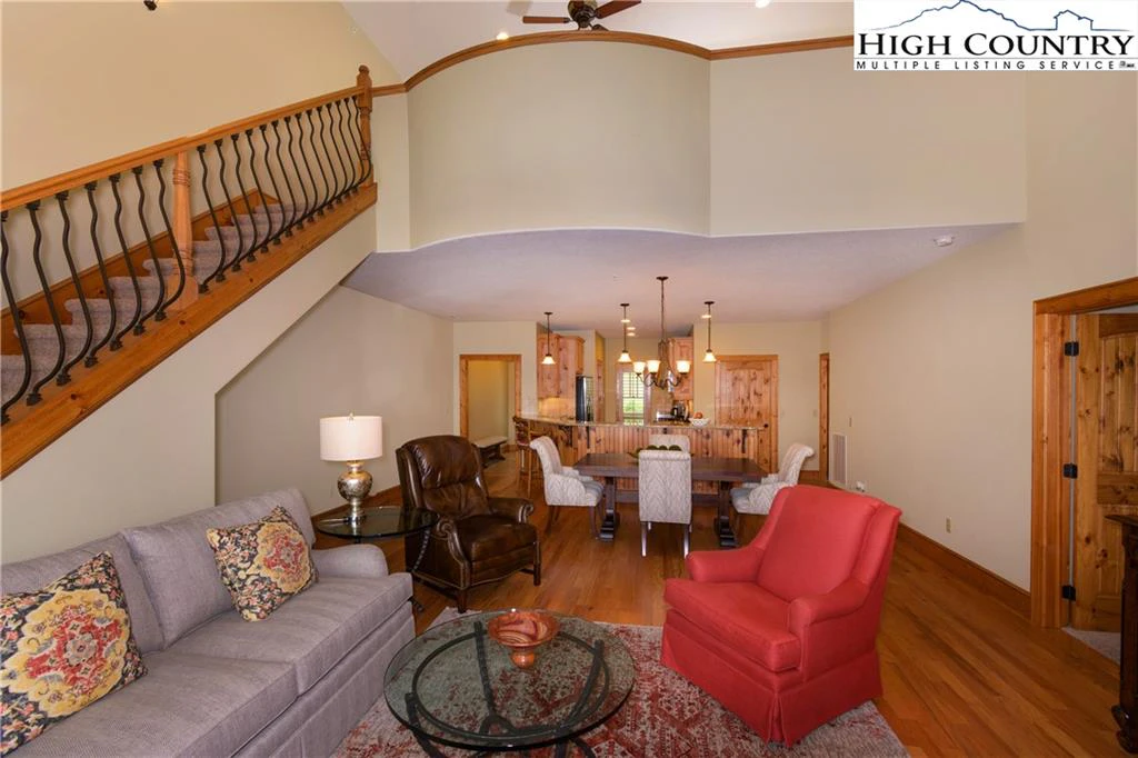Image number 21 for the current listing
