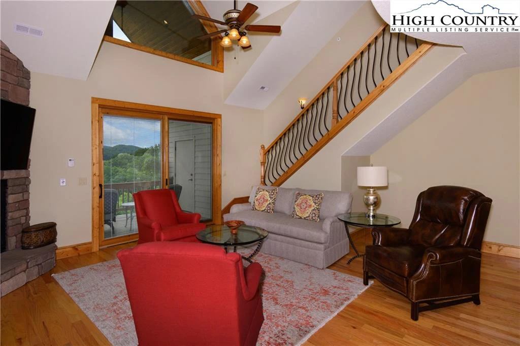 Image number 20 for the current listing