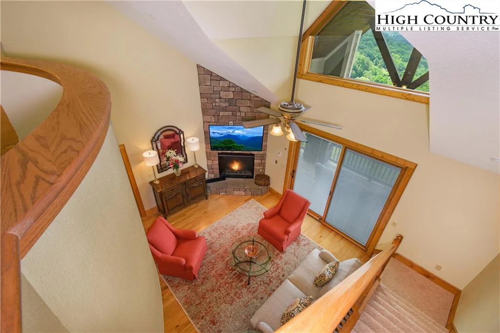 Image number 18 for the current listing
