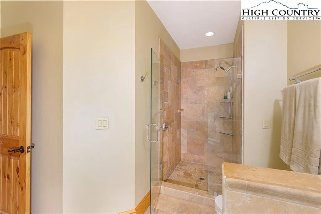 Image number 5 for the current listing