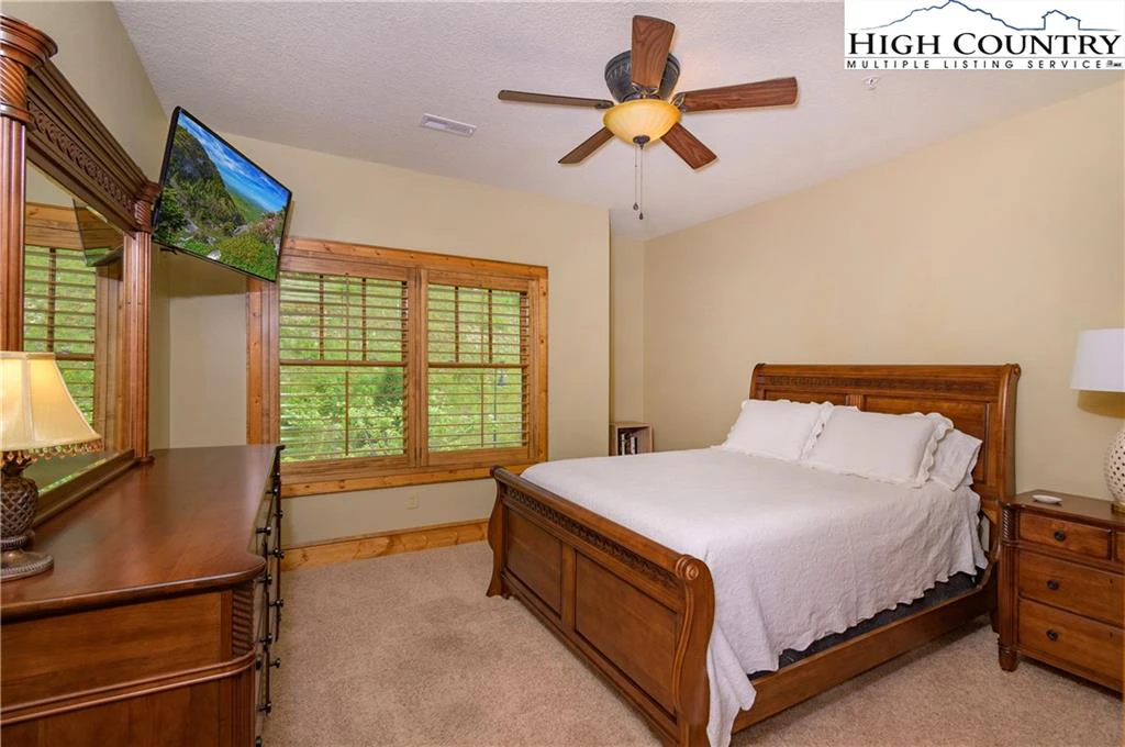 Image number 6 for the current listing