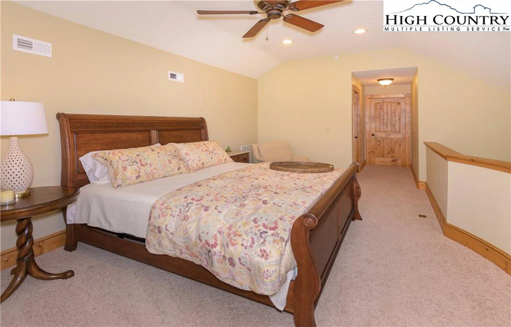 Image number 9 for the current listing