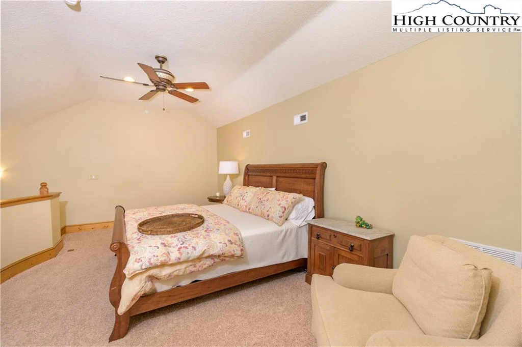 Image number 2 for the current listing