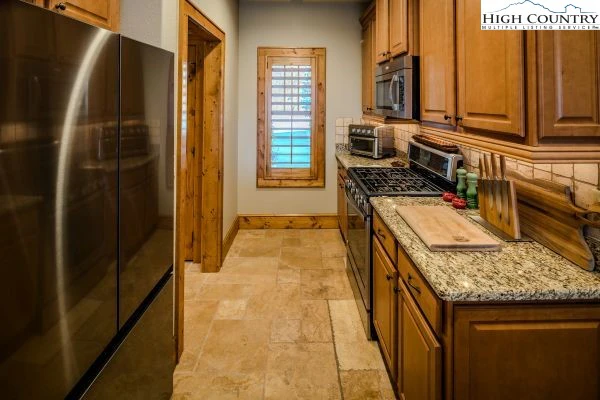 Image number 2 for the current listing