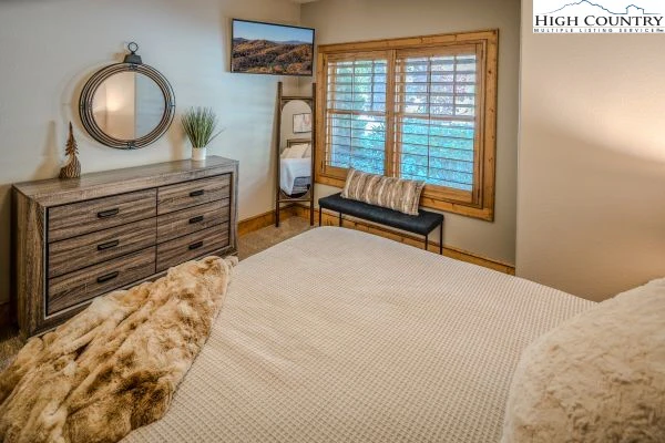 Image number 7 for the current listing
