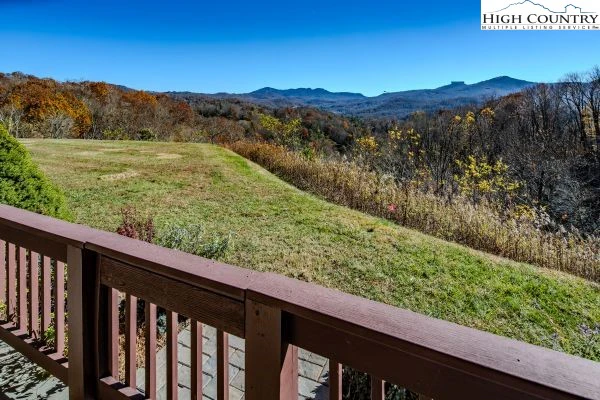 Image number 3 for the current listing