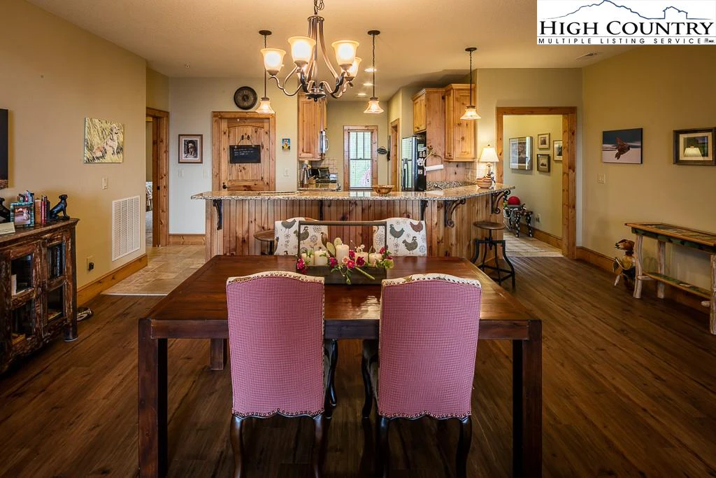 Image number 3 for the current listing