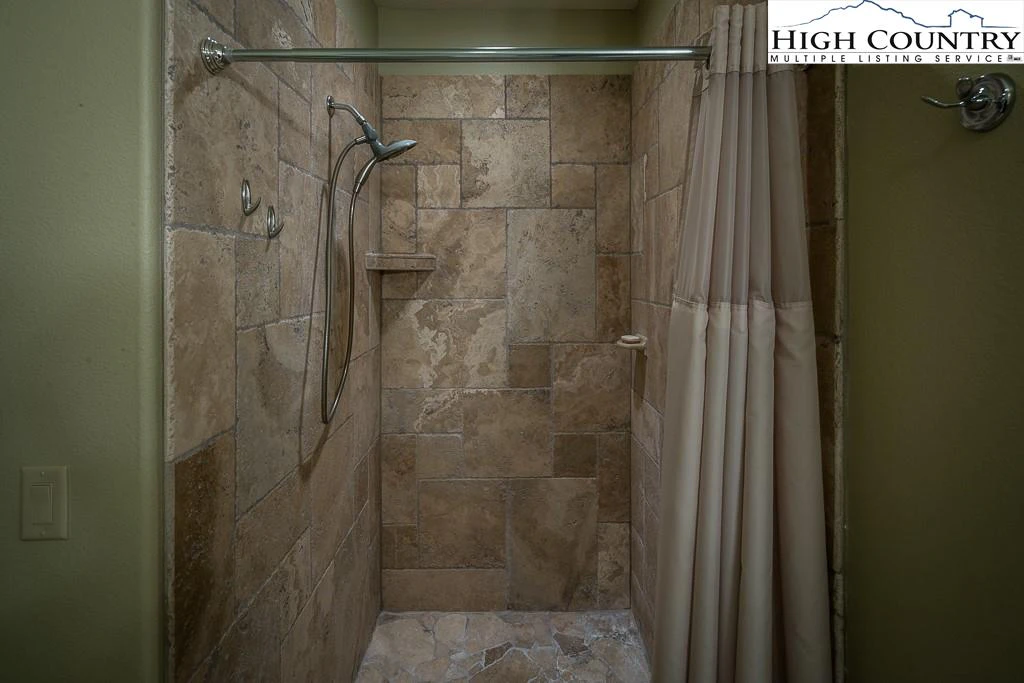Image number 12 for the current listing
