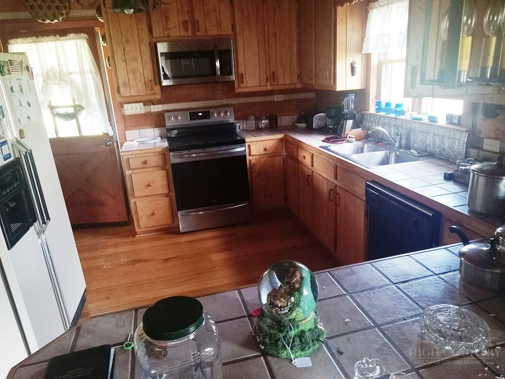 Image number 13 for the current listing