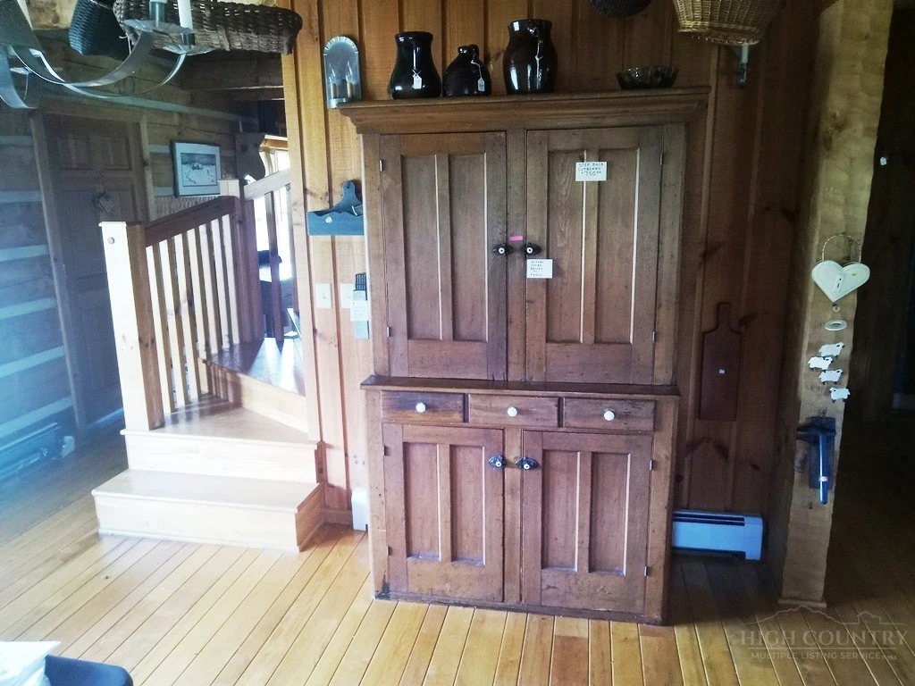Image number 12 for the current listing