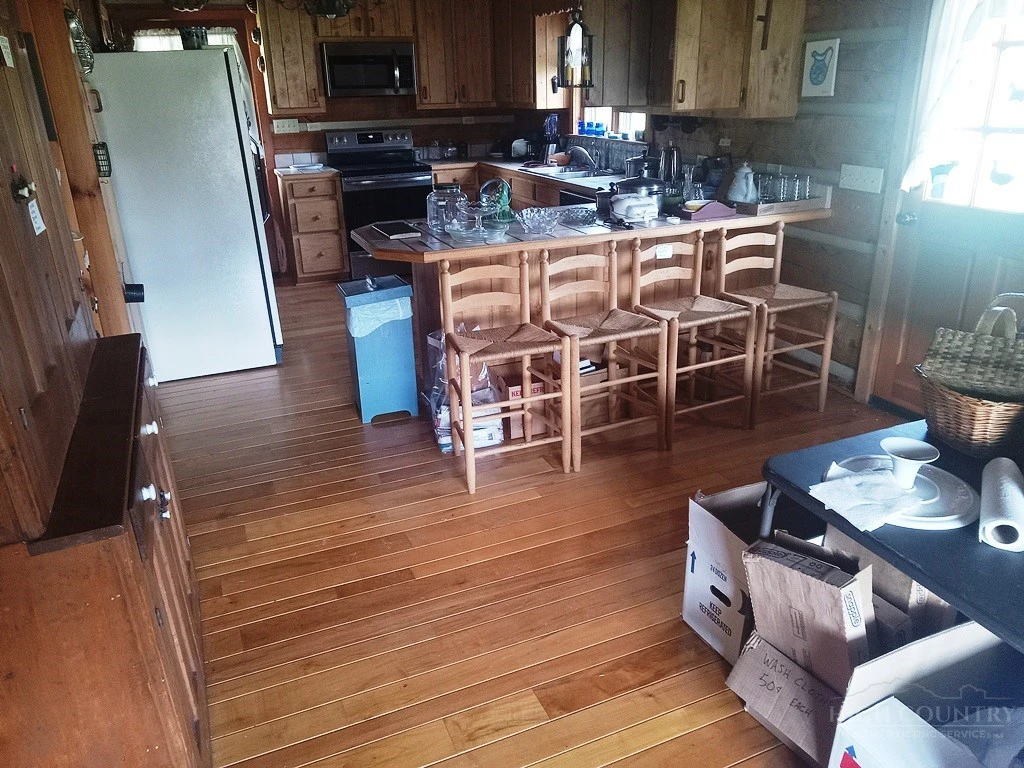 Image number 2 for the current listing