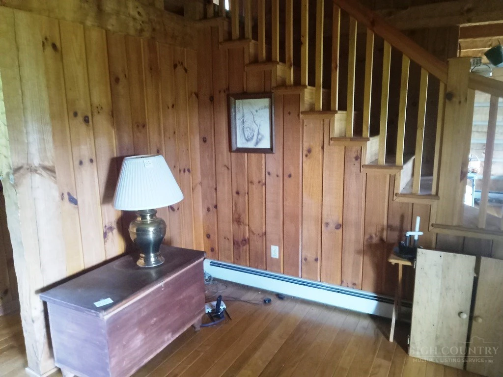 Image number 11 for the current listing