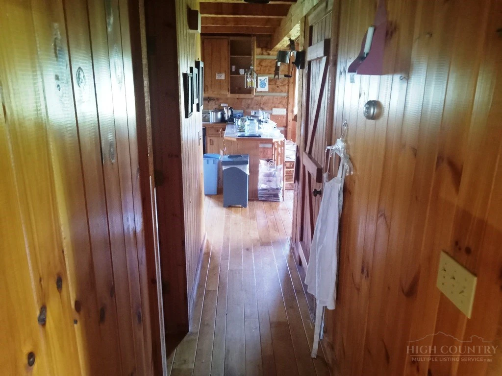 Image number 9 for the current listing
