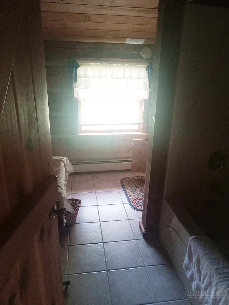 Image number 4 for the current listing
